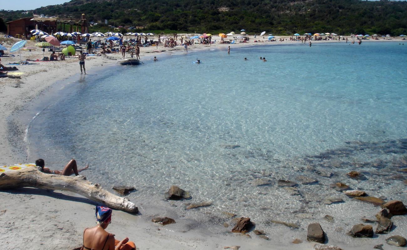 Foto de Cala Caprese con arena fina blanca superficie