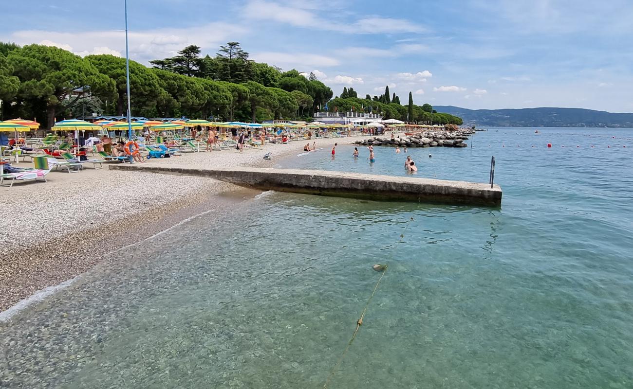 Foto de Spiaggia Lido Azzurro con guijarro fino gris superficie