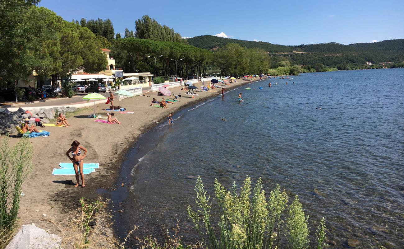 Foto de Spiaggia Il Guadetto con arena gris superficie