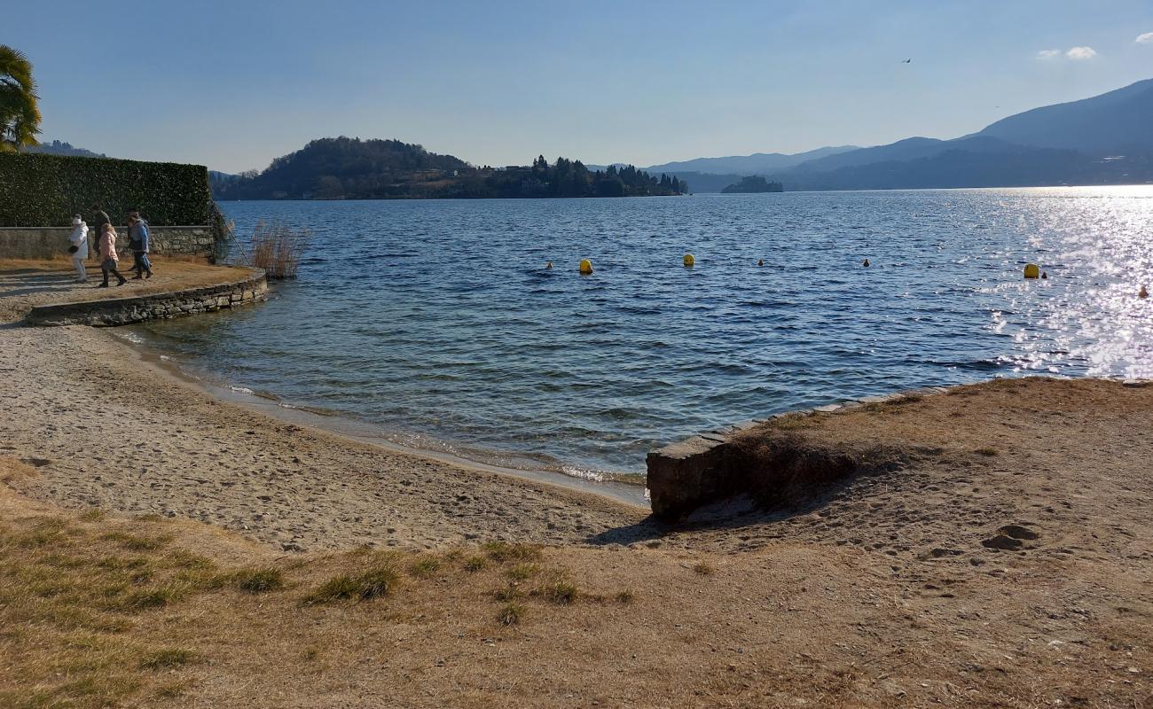 Foto de Spiaggia libera con hierba superficie