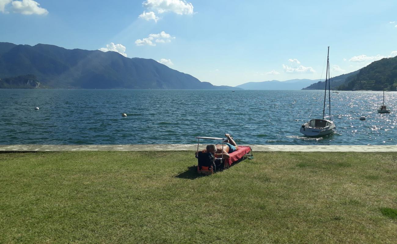 Foto de Spiaggia di Oggebbio con hierba superficie