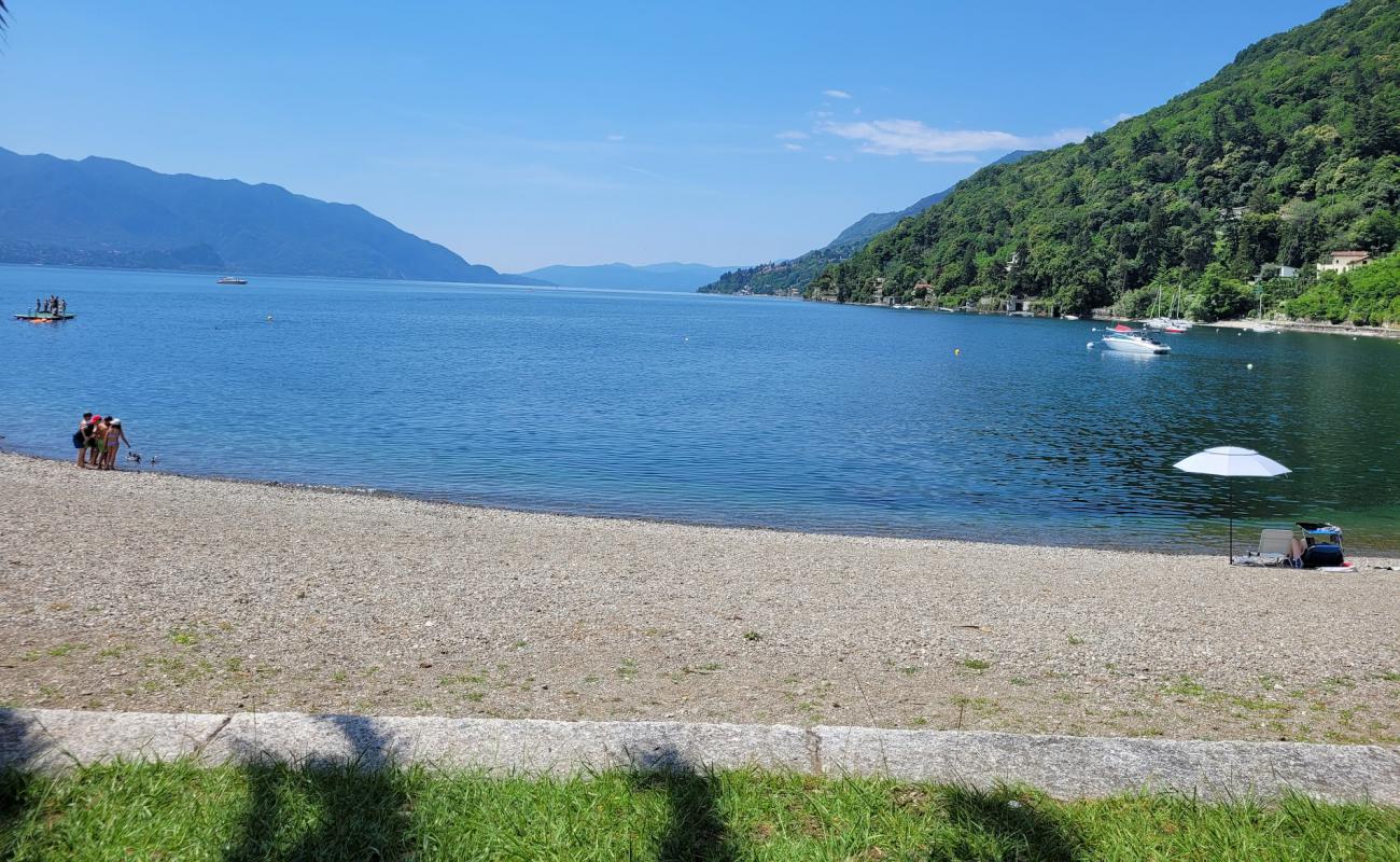 Foto de Spiaggia di Cannero con guijarro gris superficie