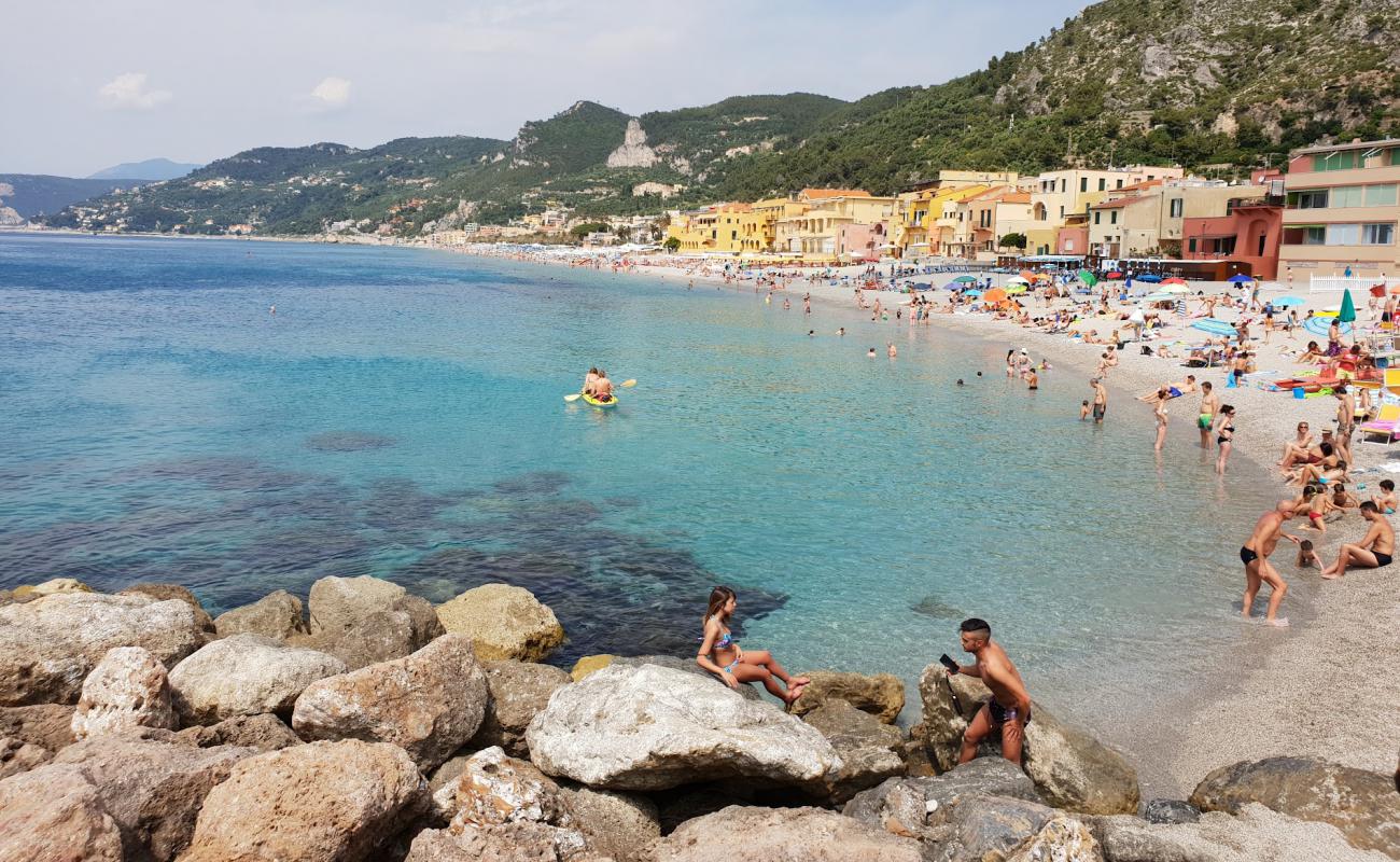 Foto de Playa de Varigotti con arena brillante superficie