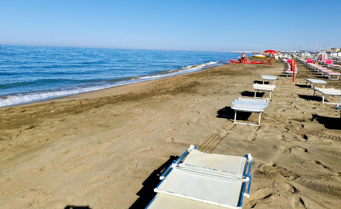 Foto de La spiaggia di Bettina con arena brillante superficie