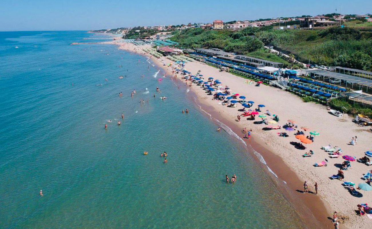 Foto de Playa de Marechiaro con arena brillante superficie