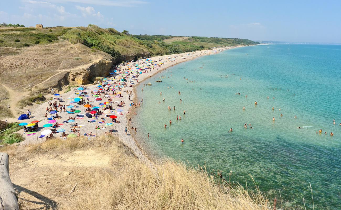 Foto de Spiaggia di Punta Aderci con guijarro gris superficie