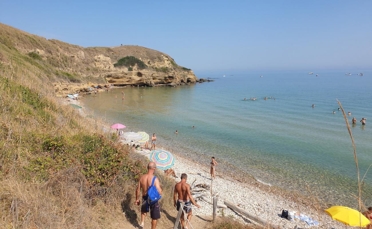 Foto de Spiaggia dei Libertini con arena gris y guijarros superficie