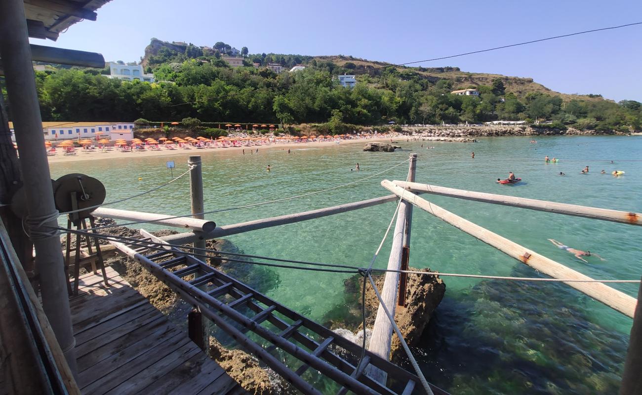 Foto de Spiaggia di Cavalluccio con arena brillante superficie