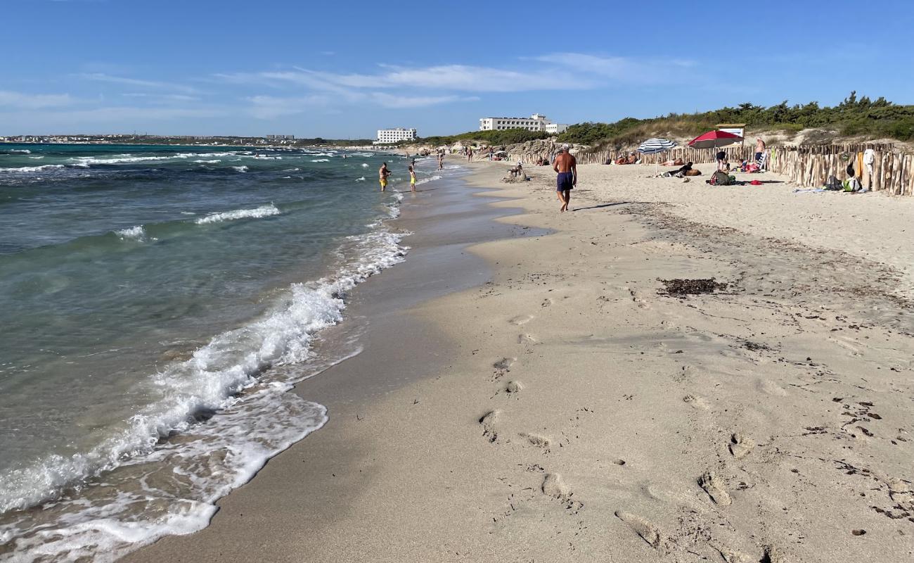 Foto de Spiaggia degli Innamorati con arena brillante superficie