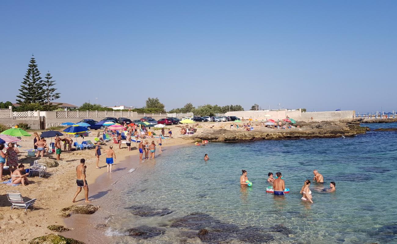 Foto de Spiaggia Torre a Mare con arena brillante superficie