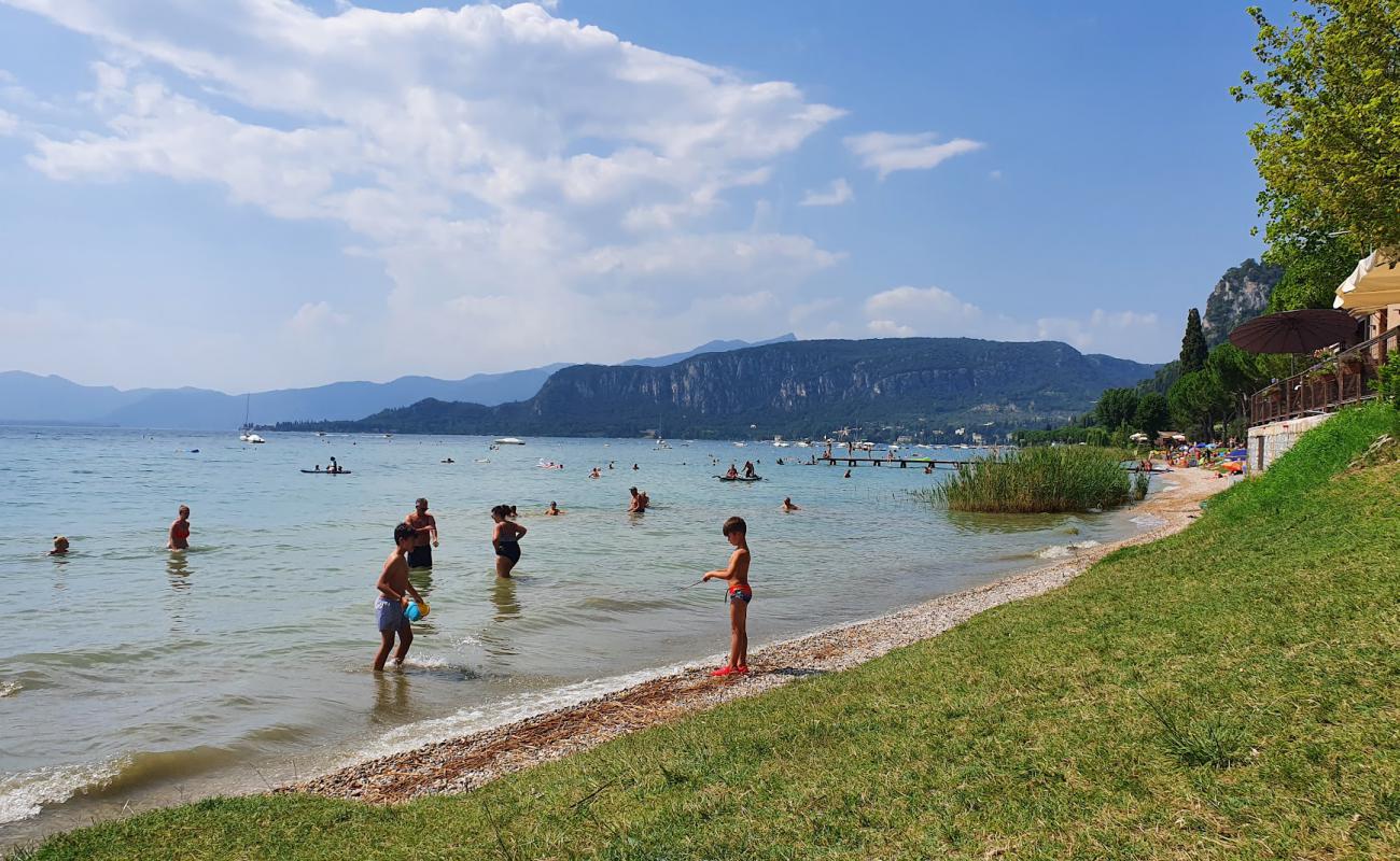 Foto de Spiaggia di Bardolino con guijarro fino claro superficie