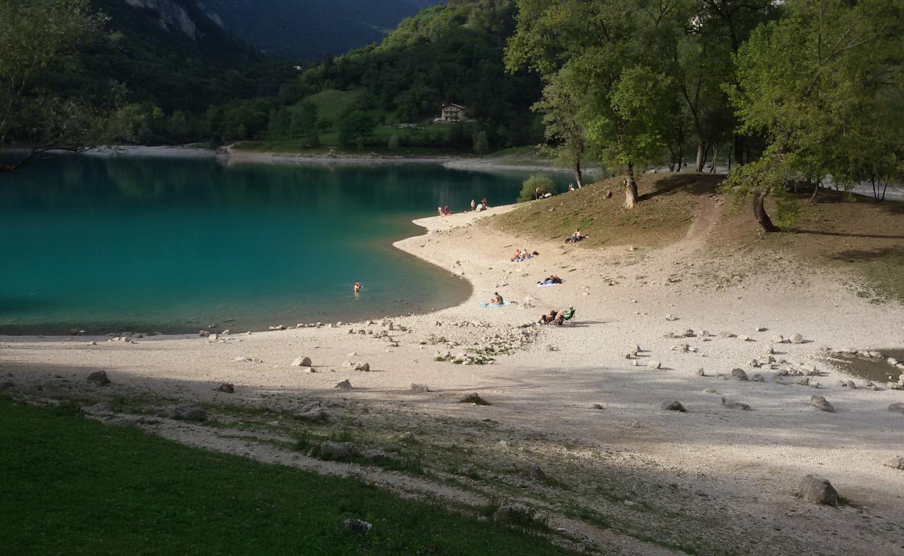 Foto de Spiaggia lago di tenno con guijarro fino claro superficie