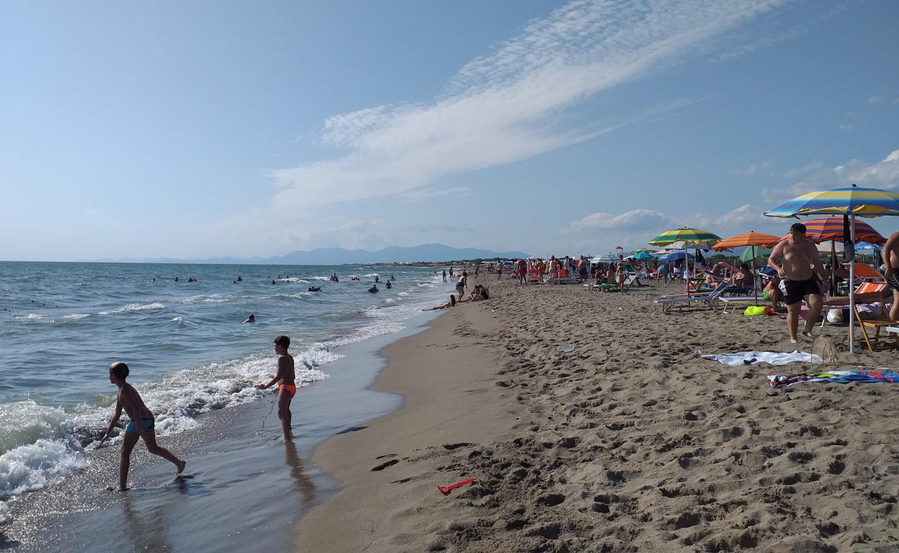 Foto de Playa Flava (Castel Volturno) con arena brillante superficie