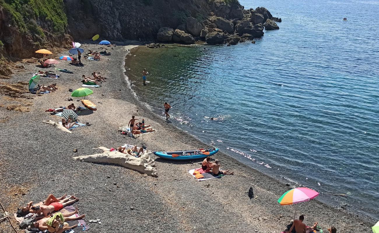 Foto de Spiaggia Canata con guijarro fino gris superficie