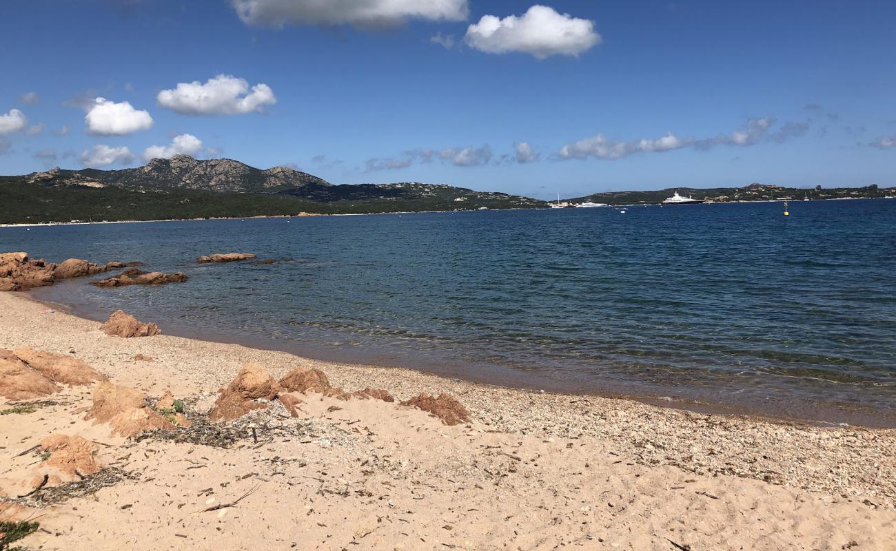 Foto de Spiaggia dei Ricci con arena brillante y rocas superficie