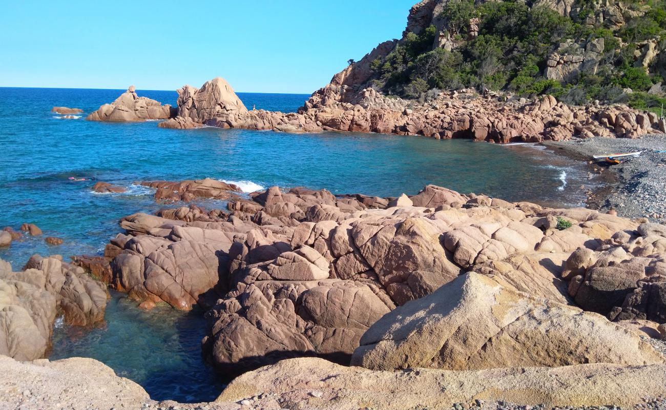 Foto de Spiaggia di Cala E' Luas con guijarro gris superficie