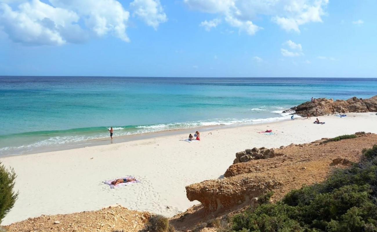 Foto de Spiaggia di Pinus Village con arena brillante superficie