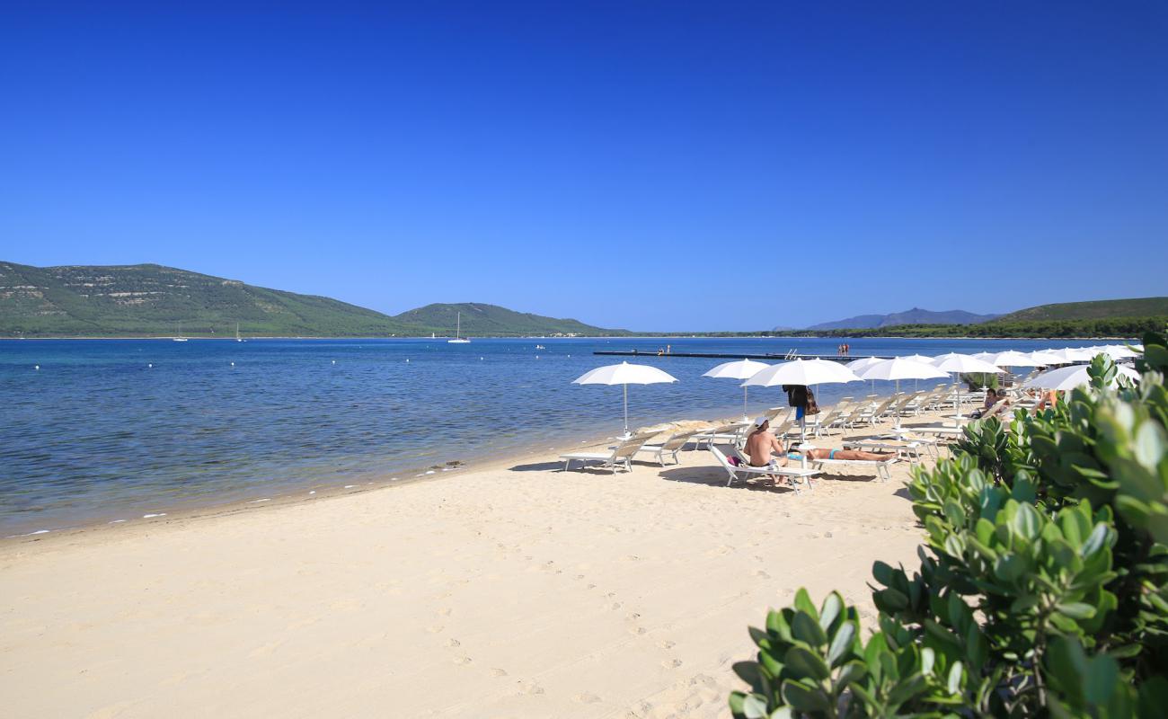 Foto de Spiaggia di Maristella con arena brillante superficie