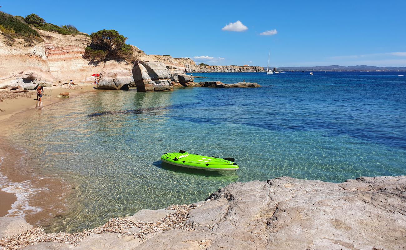 Foto de Spiaggia della Caletta di Genio con arena brillante superficie