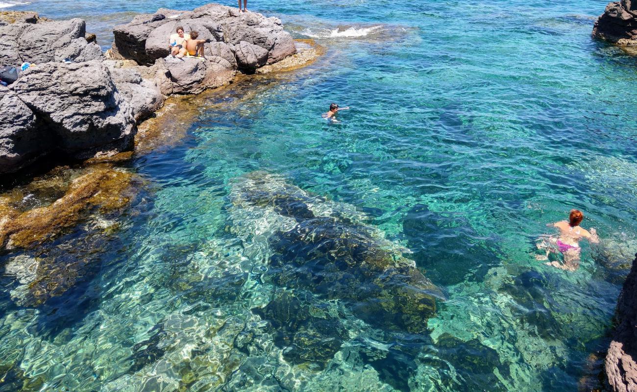 Foto de Spiaggia della Punta con piedra superficie