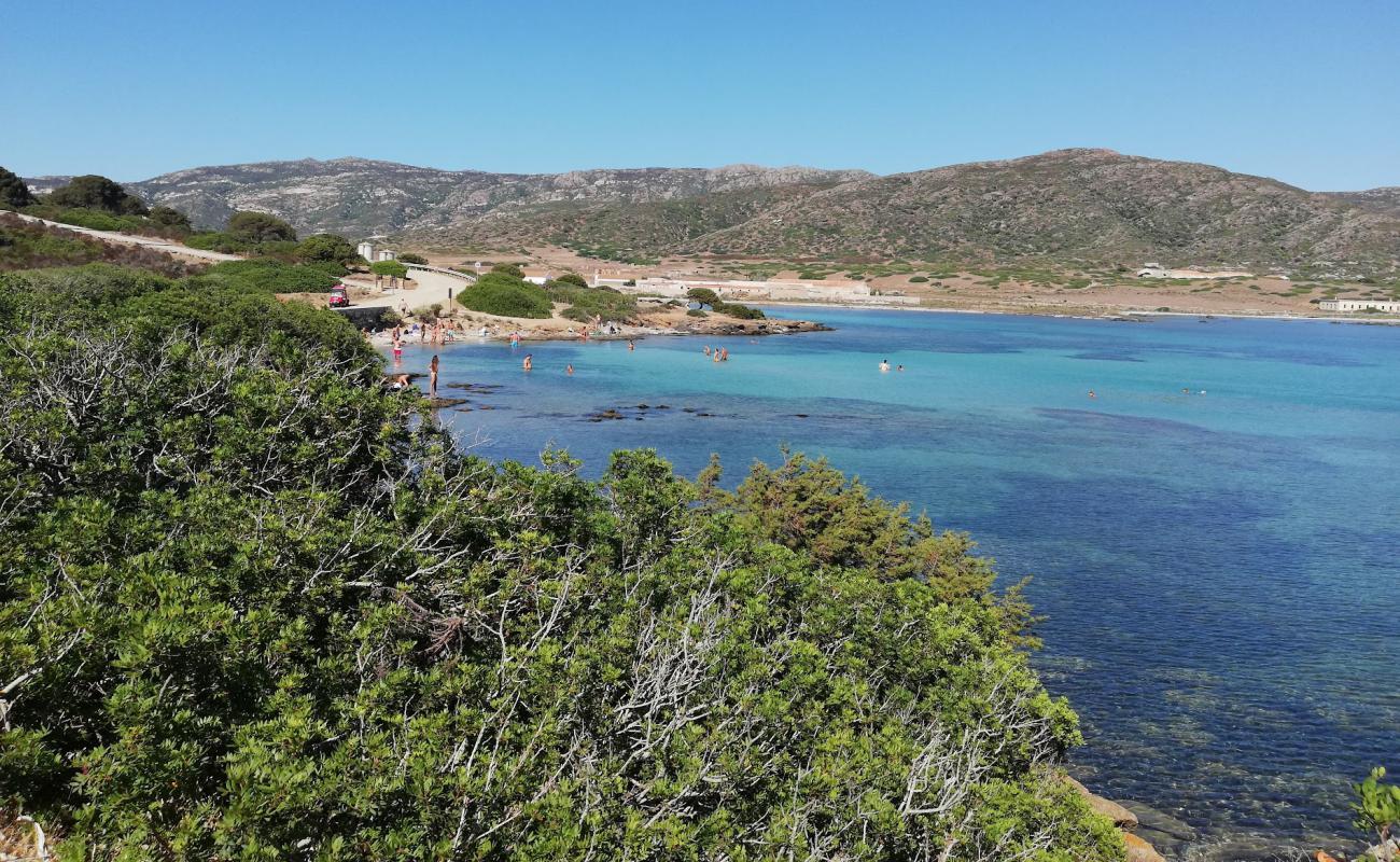 Foto de Cala dell'Ossario con arena brillante superficie