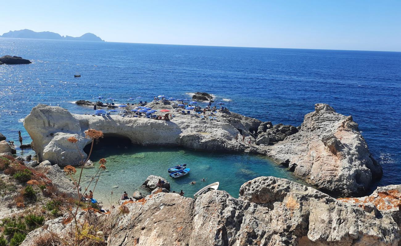 Foto de Cala Fonte con piedra superficie