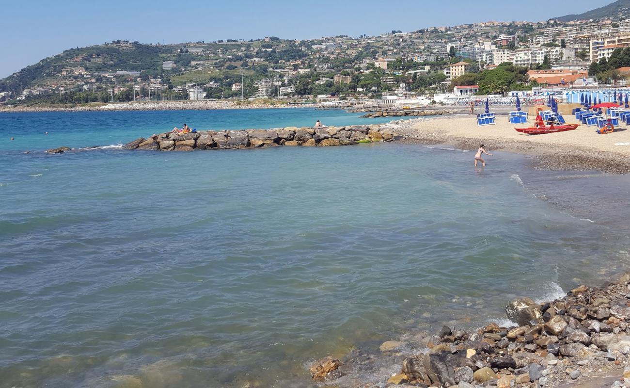 Foto de Lido Foce con arena brillante superficie