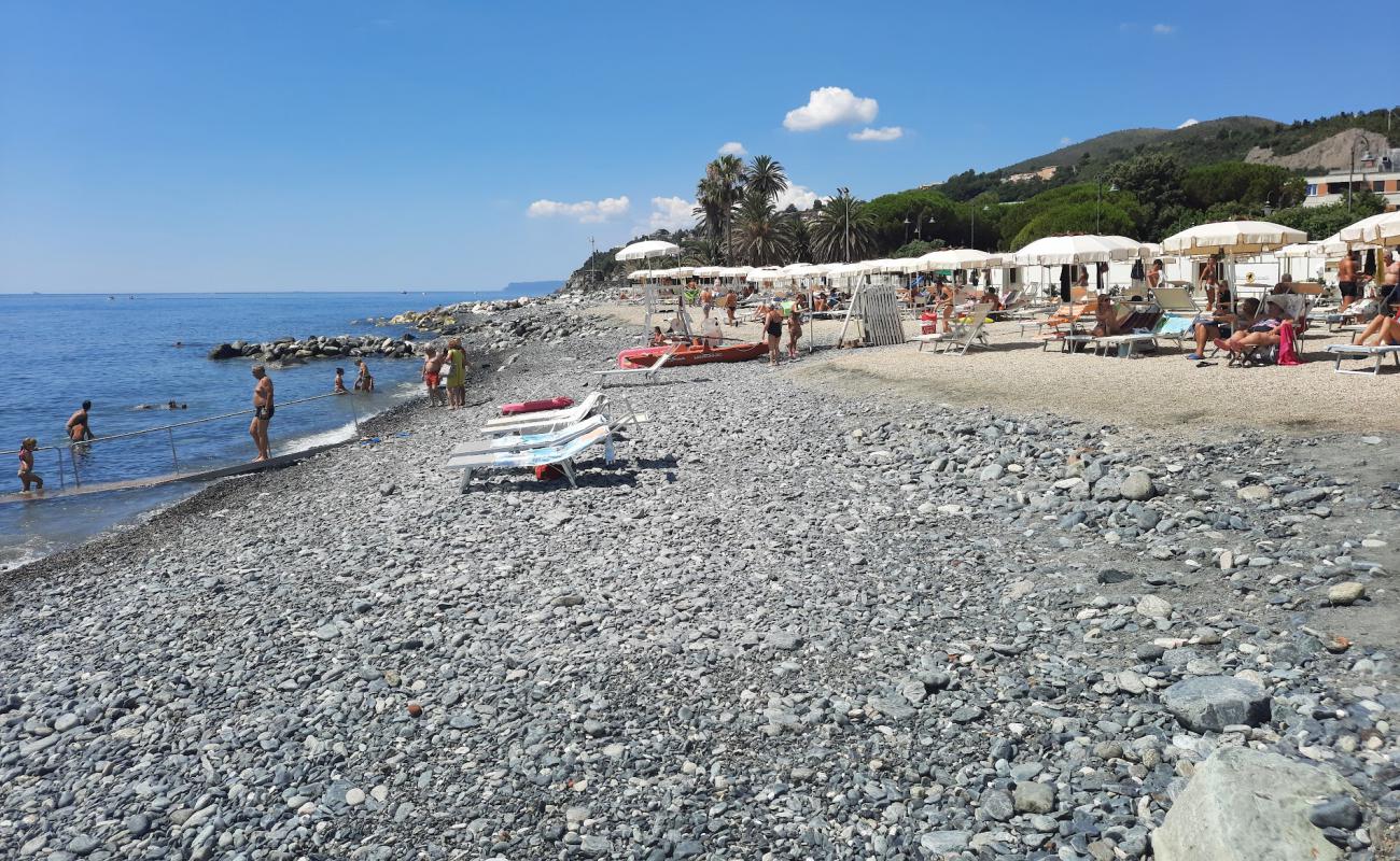 Foto de Spiaggia Libera Carretta Cogoleto con arena gris y guijarros superficie