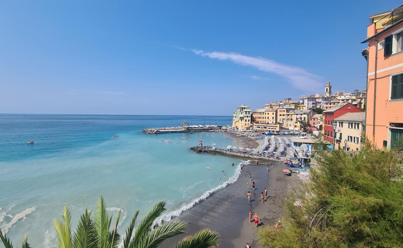 Foto de Spiaggia di Bogliasco con arena gris y guijarros superficie