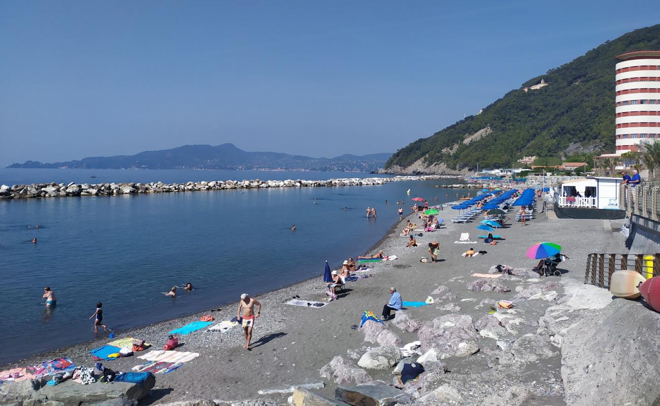 Foto de La spiaggia di Preli a Chiavari con arena gris y guijarros superficie