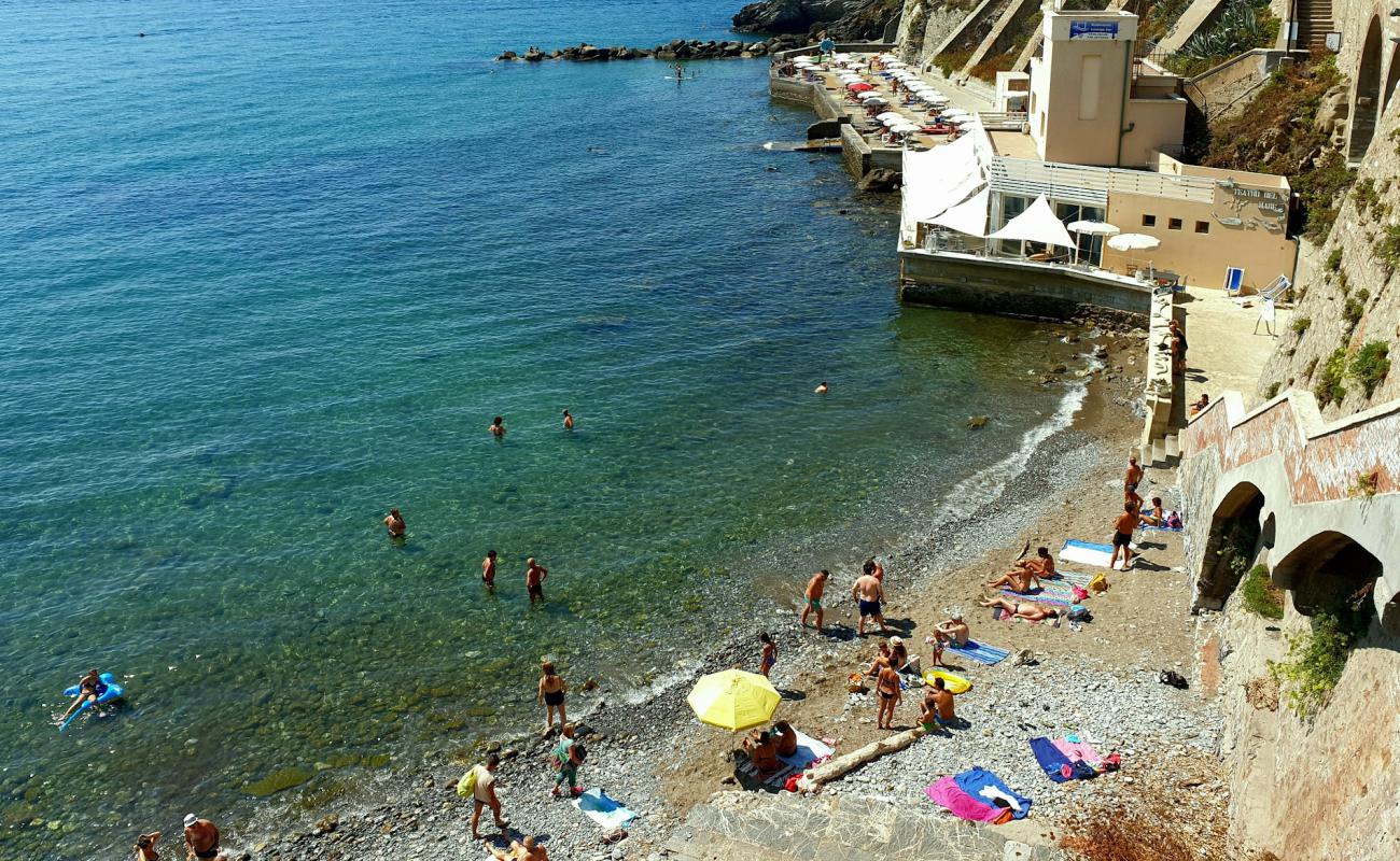 Foto de Spiaggia sotto Piazza Bovio con piedra superficie