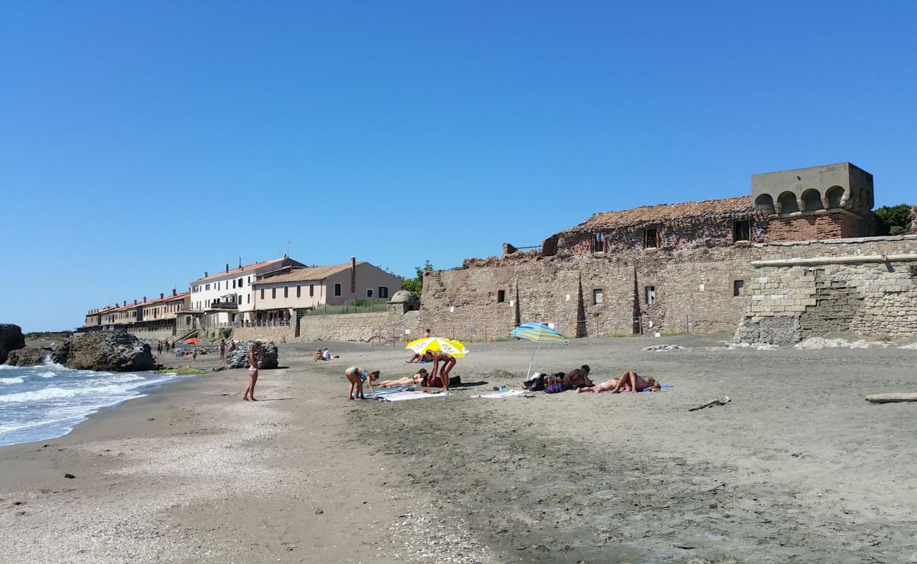 Foto de Cala Ciardi Ladispoli con arena gris superficie