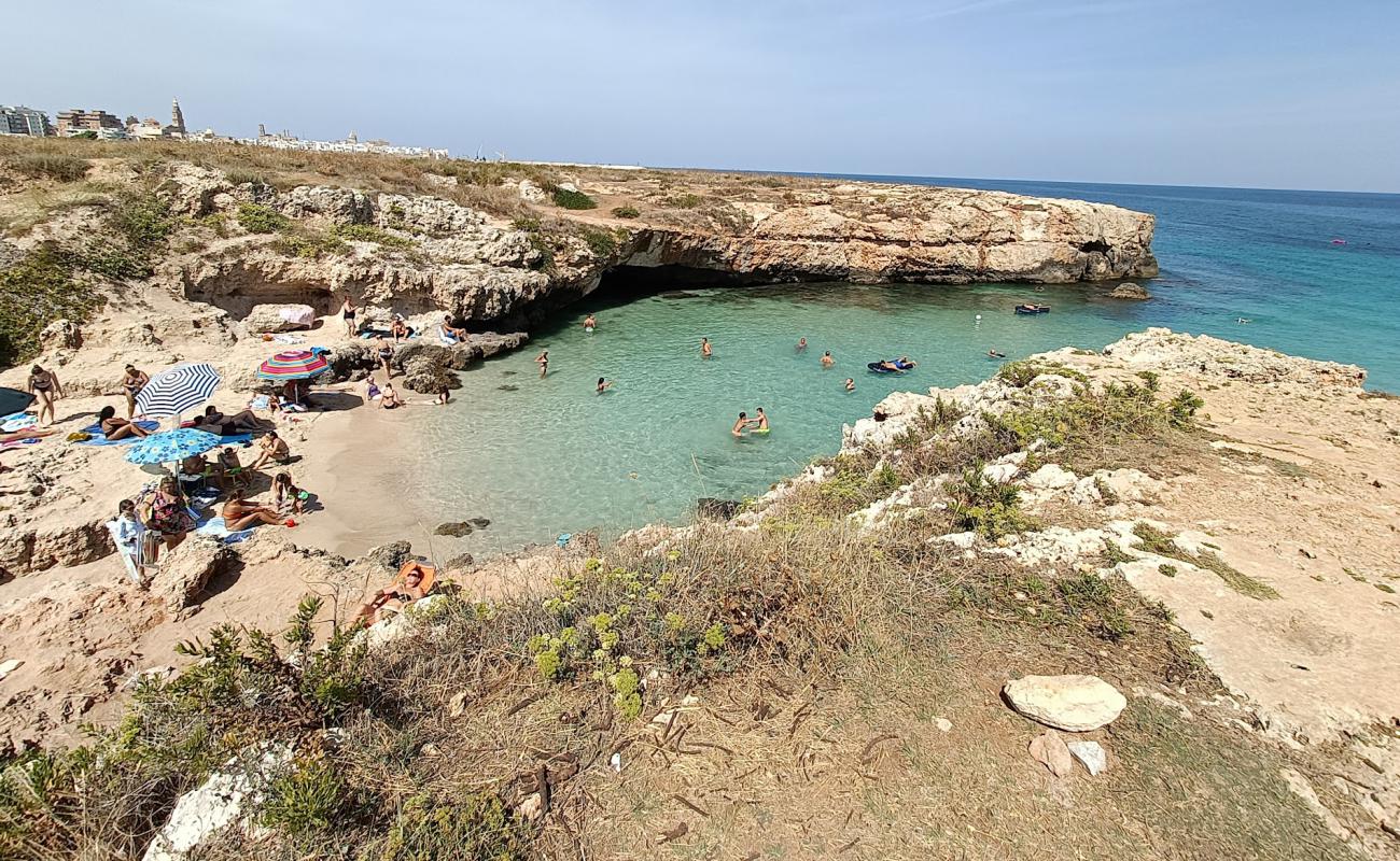 Foto de Spiaggia di Porto Verde con arena brillante superficie