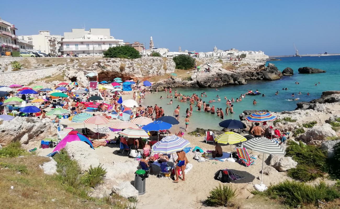 Foto de Spiaggia di Cala Porto Rosso con arena brillante superficie