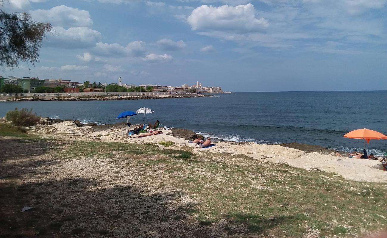 Foto de Spiaggia libera Giovinazzo con piedra superficie