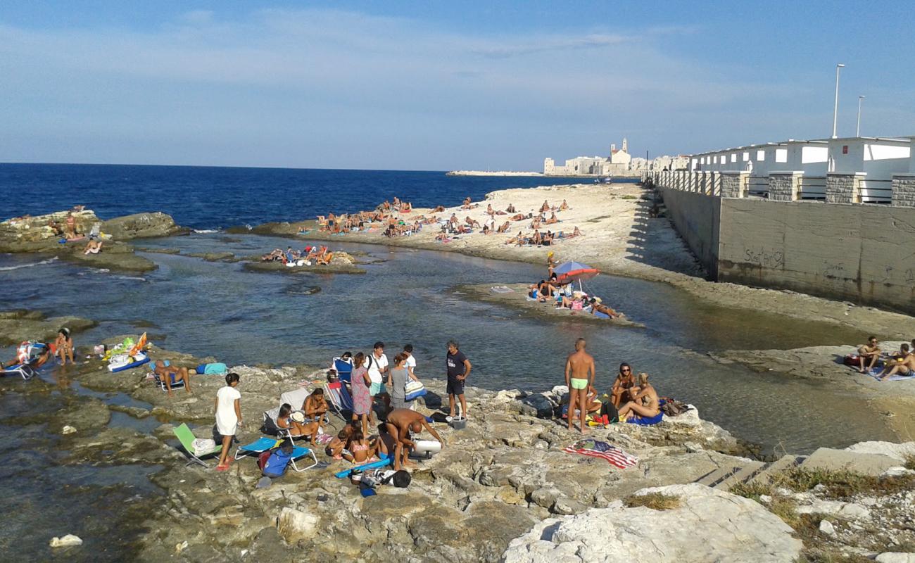 Foto de Spiaggia Il Crocifisso con piedra superficie