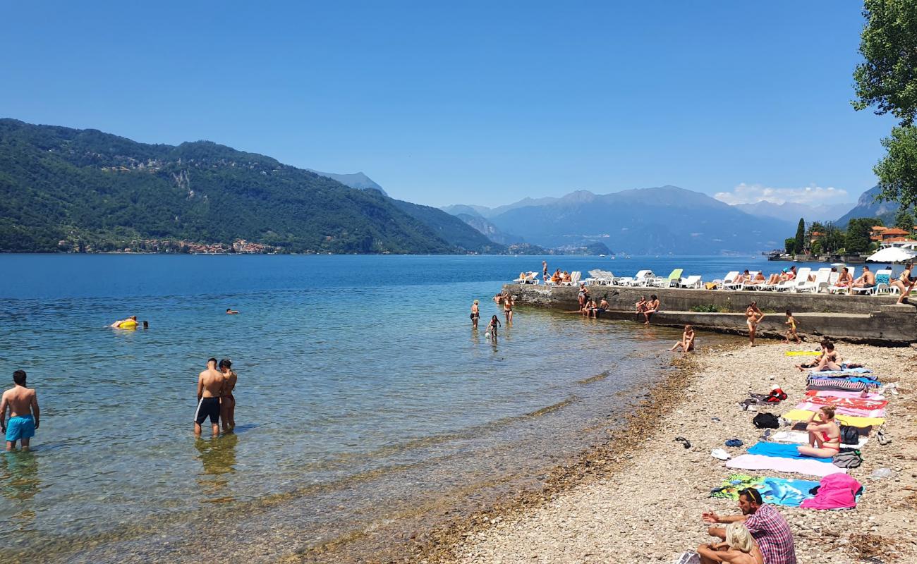 Foto de Lido Mandello del Lario con guijarro fino gris superficie