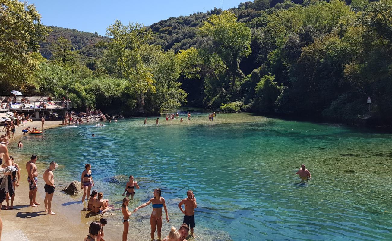 Foto de Spiaggia Mole di Narni con piedra superficie