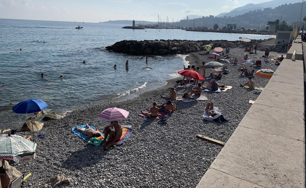 Foto de Plage de Garavan con arena gris y guijarros superficie