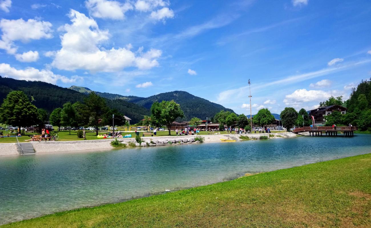 Foto de Achensee con guijarro ligero superficie