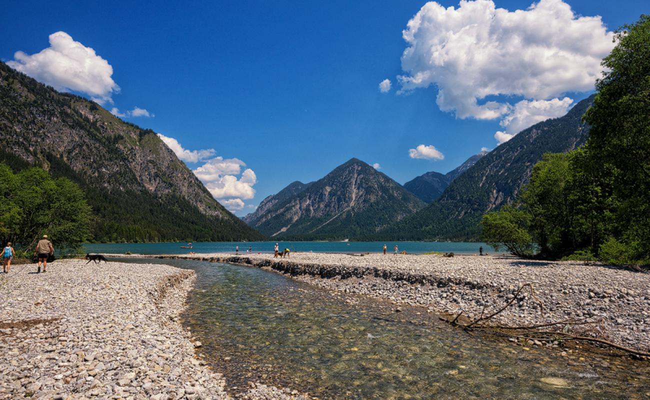 Foto de Flussmundung Heiterwanger See con piedra superficie