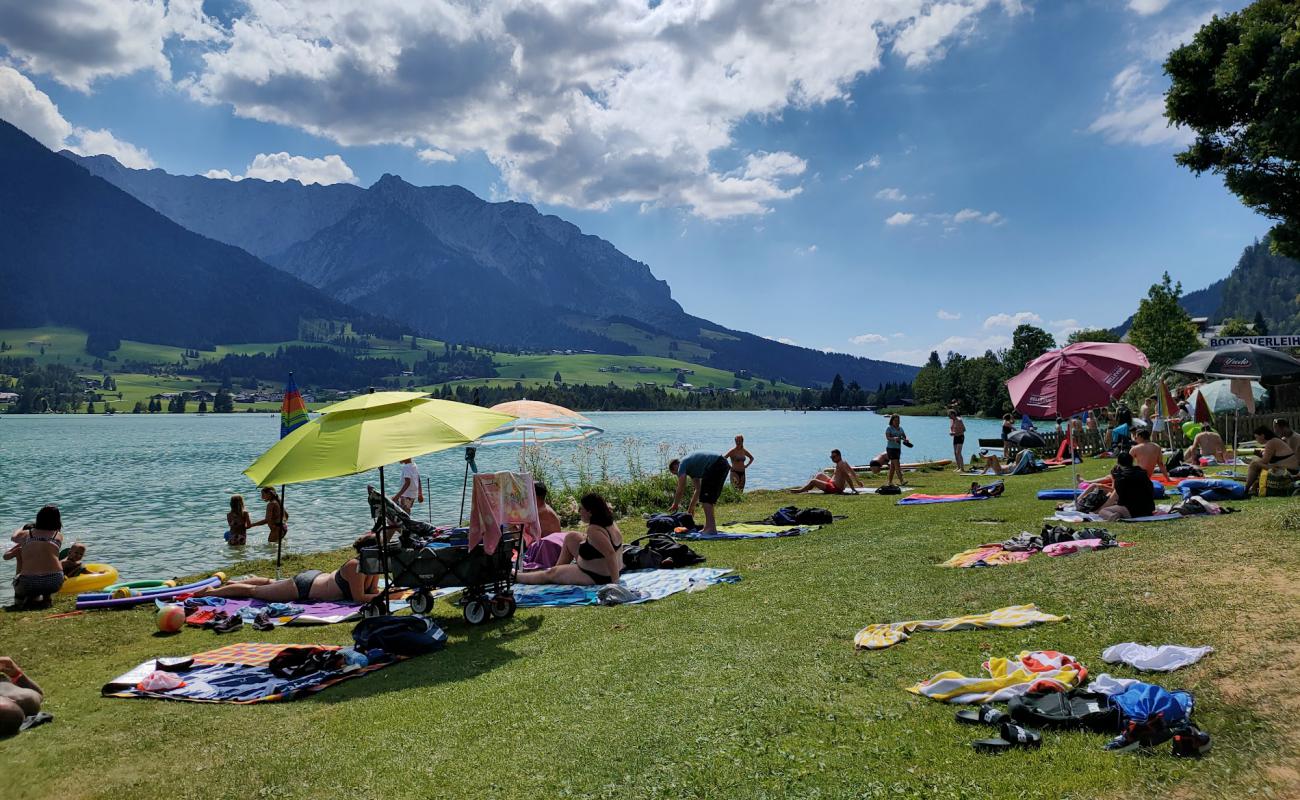 Foto de Badestrand Walchsee Ostufer con hierba superficie