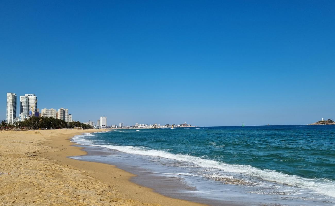 Foto de Sokcho Beach con arena brillante superficie