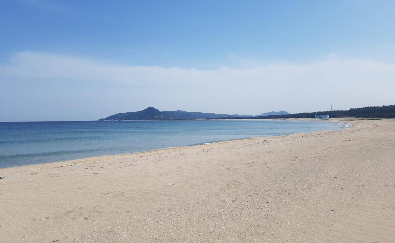 Foto de Yeongri Beach con arena brillante superficie