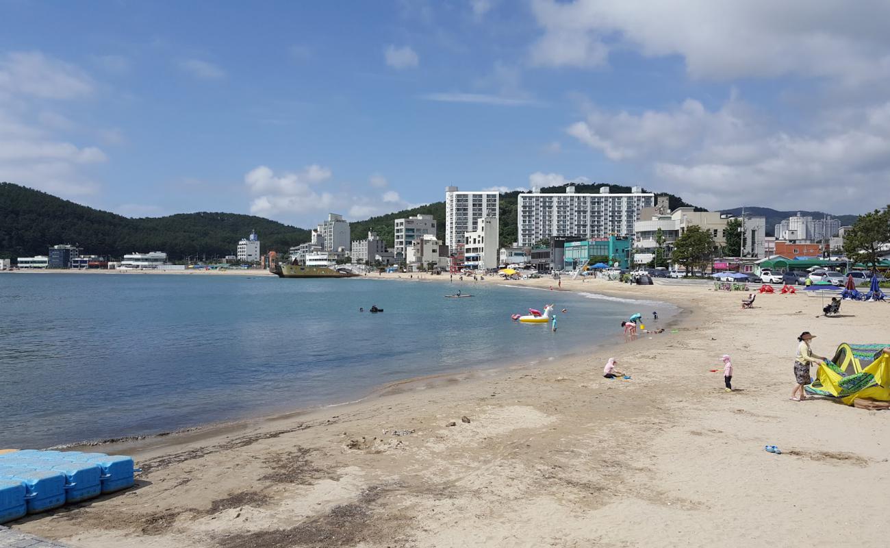 Foto de Playa Ilgwang con arena brillante superficie