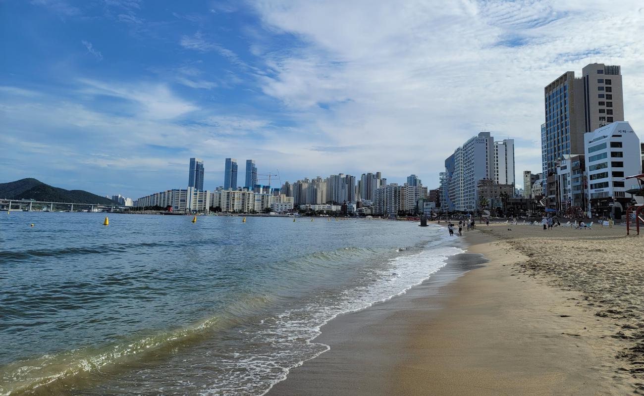 Foto de Playa de Gwangalli con brillante arena fina superficie