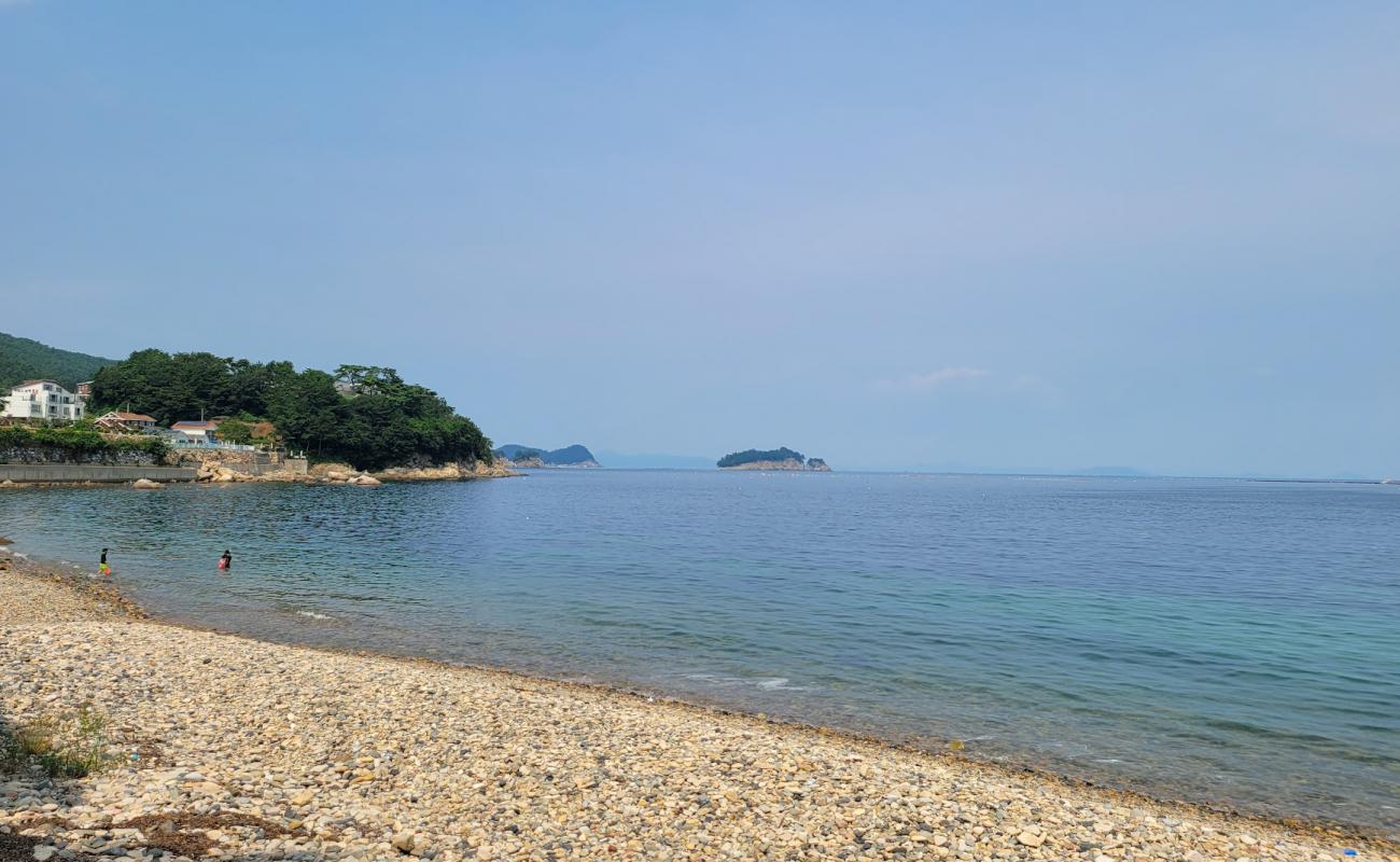 Foto de Namhae Beach con guijarro gris superficie