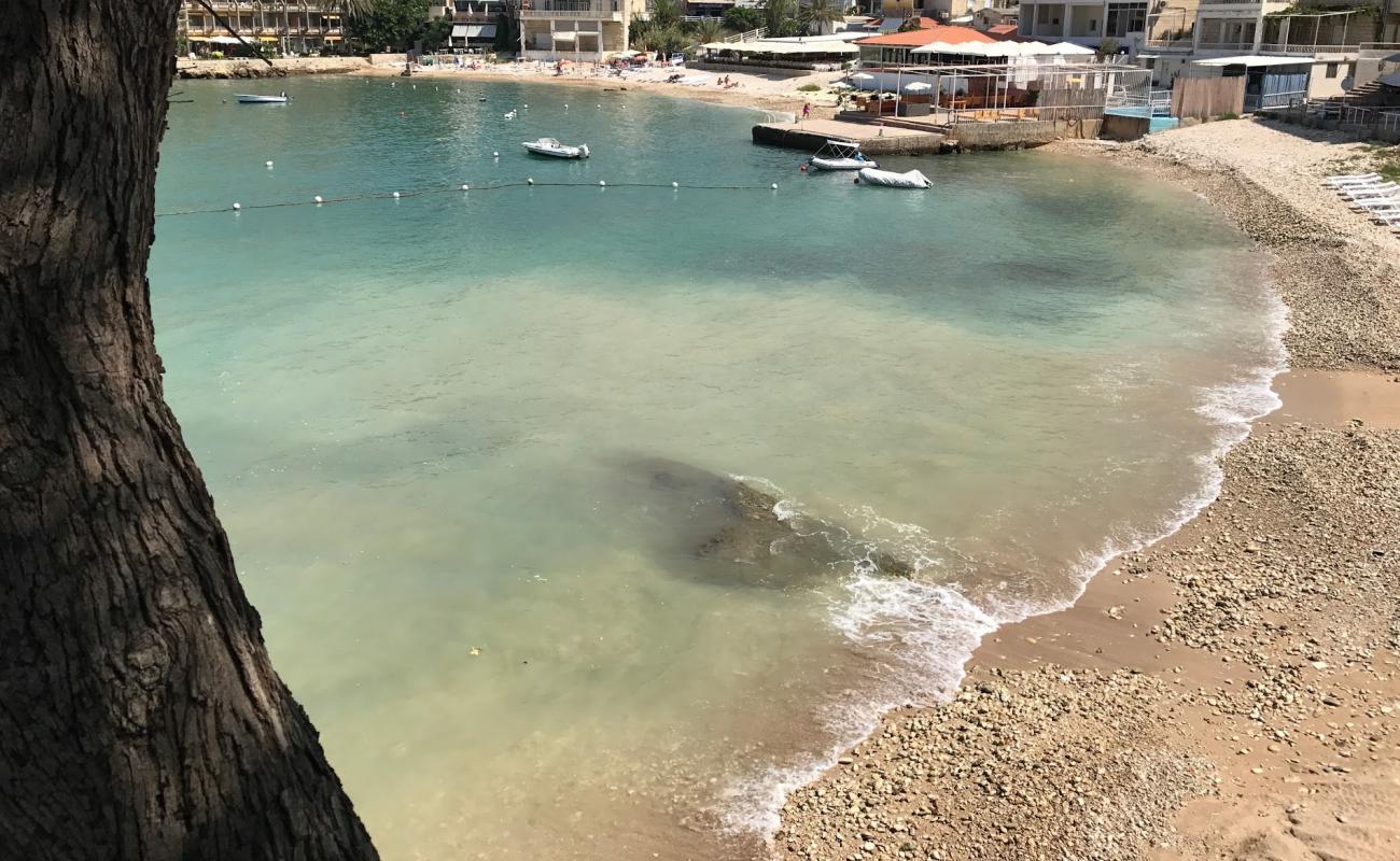 Foto de Al Mina Beach con guijarro ligero superficie