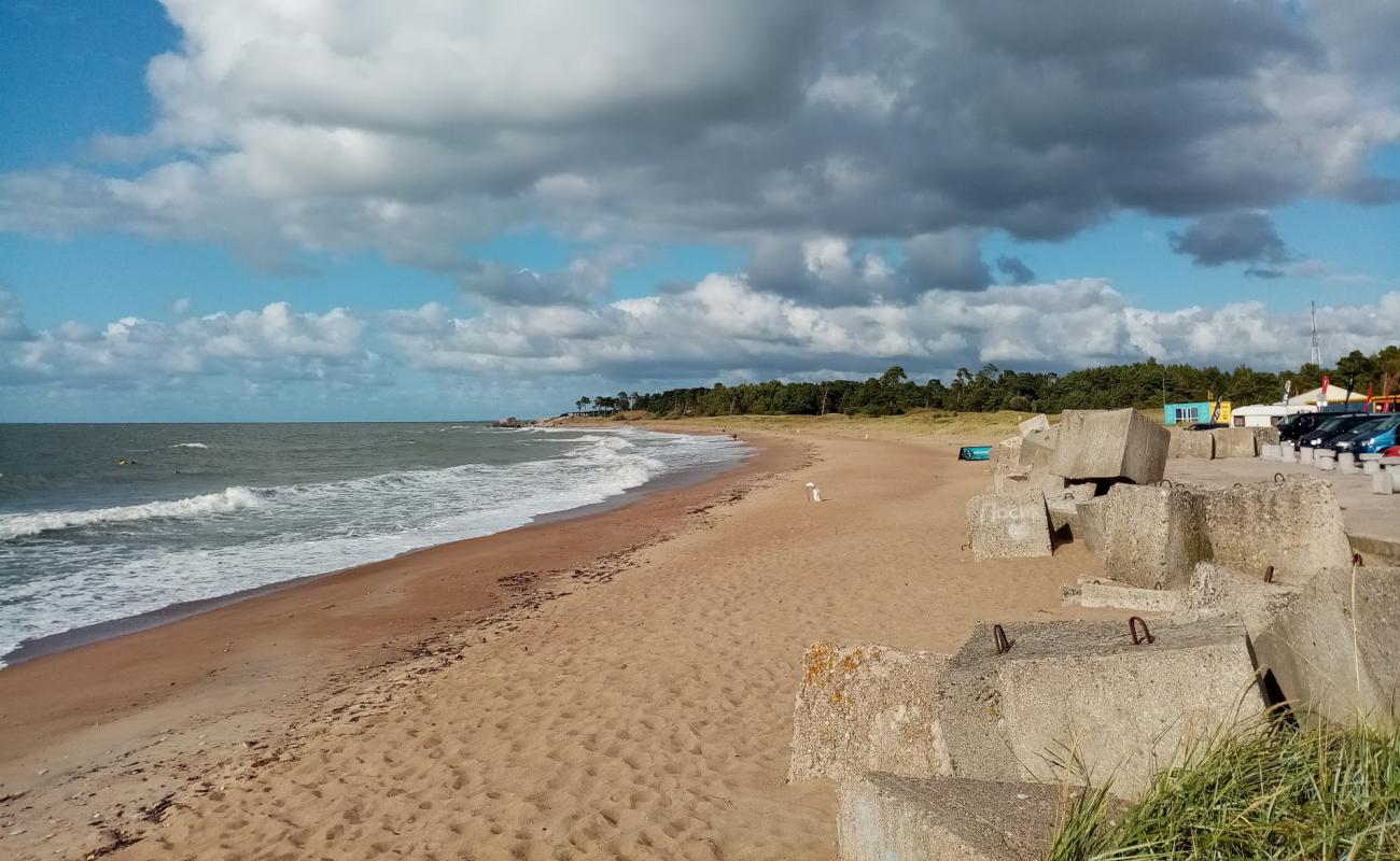 Foto de Liepajas Ziemelu mols con arena brillante superficie