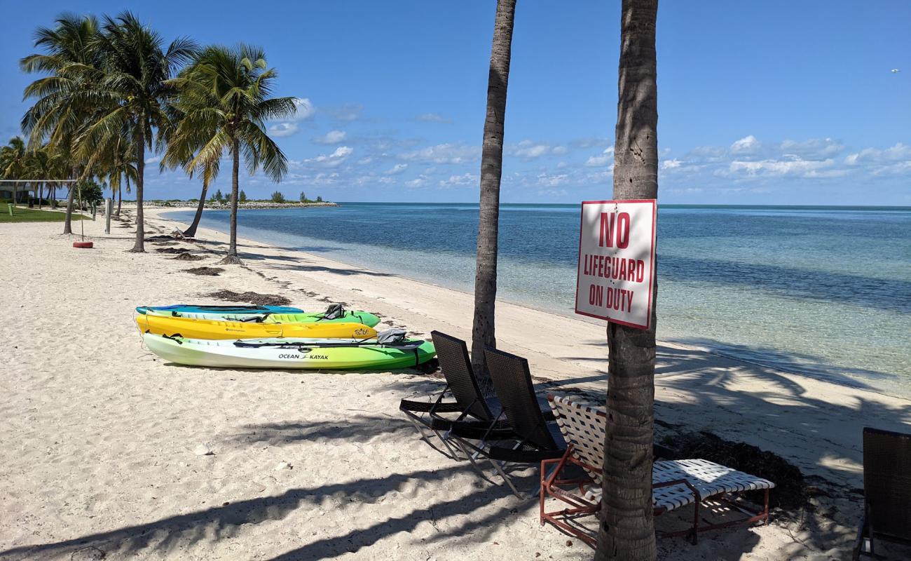 Foto de Bayshore Rd beach con brillante arena fina superficie